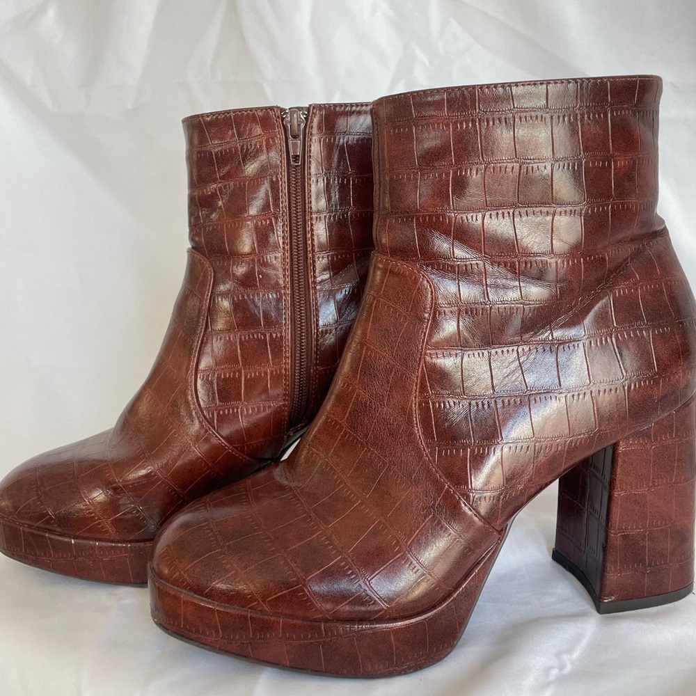 BAMBOO Brown Croc-Embossed Platform Ankle Boots